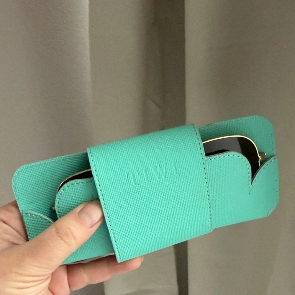 Chic Turquoise Sunglasses Case ya